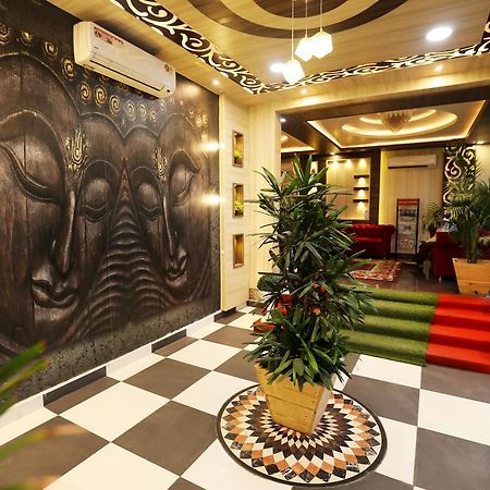 The Grand Orion Hotel Chinhat Esterno foto