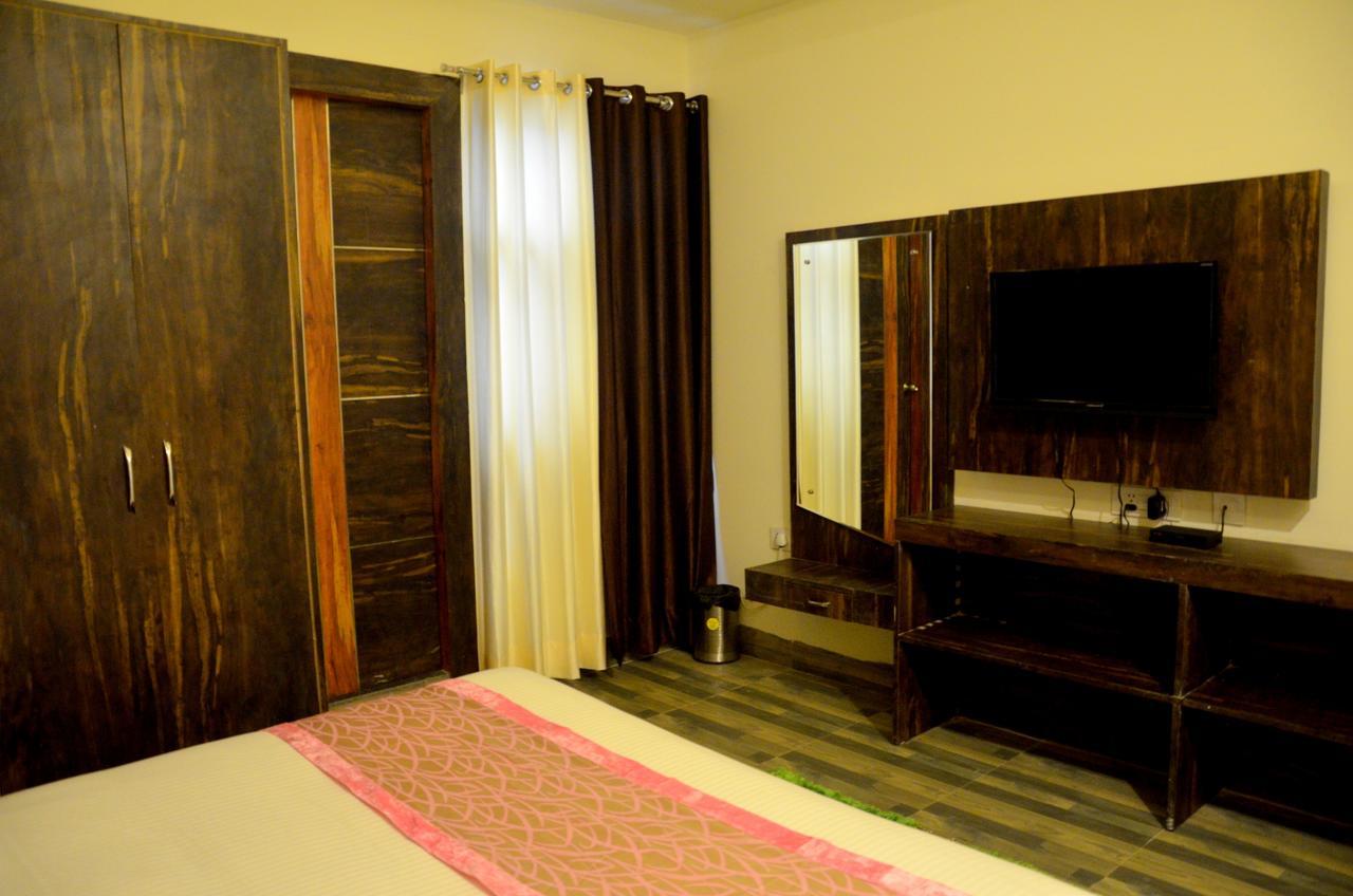 The Grand Orion Hotel Chinhat Esterno foto