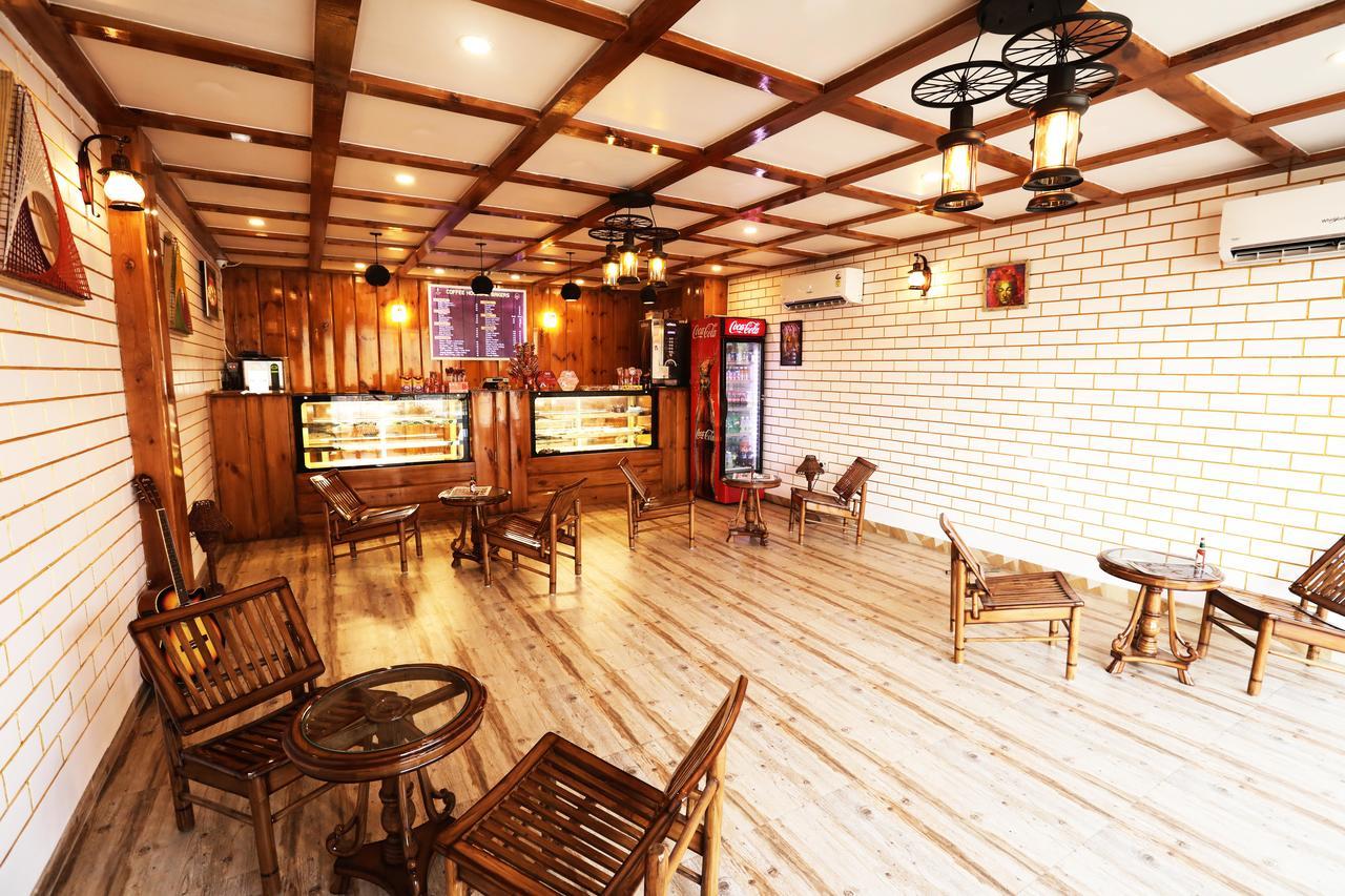 The Grand Orion Hotel Chinhat Esterno foto
