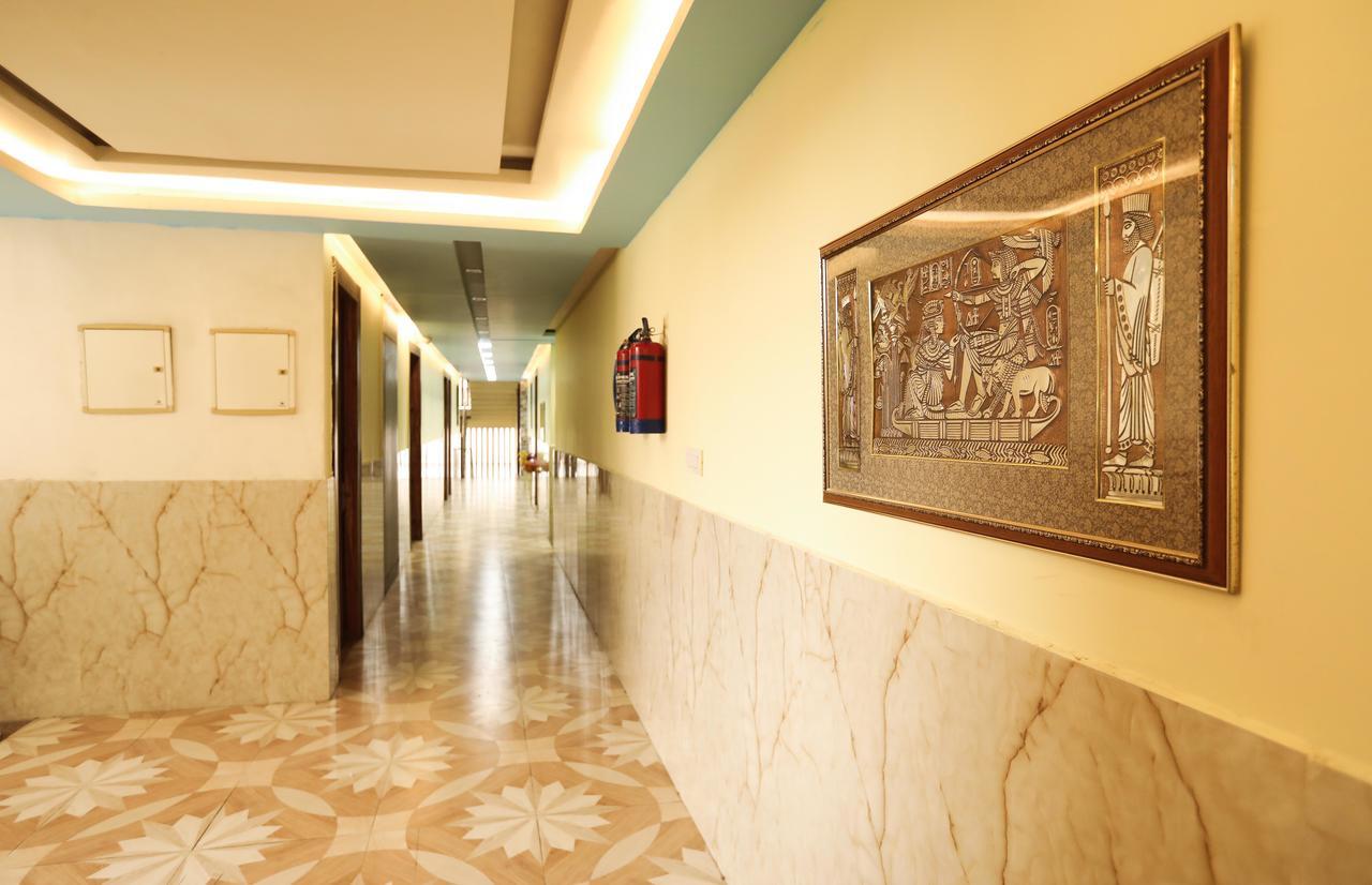 The Grand Orion Hotel Chinhat Esterno foto