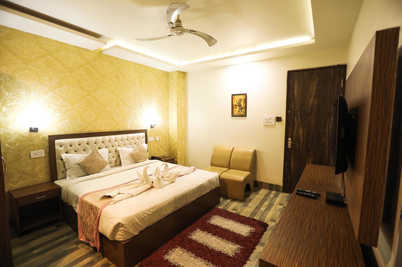 The Grand Orion Hotel Chinhat Esterno foto
