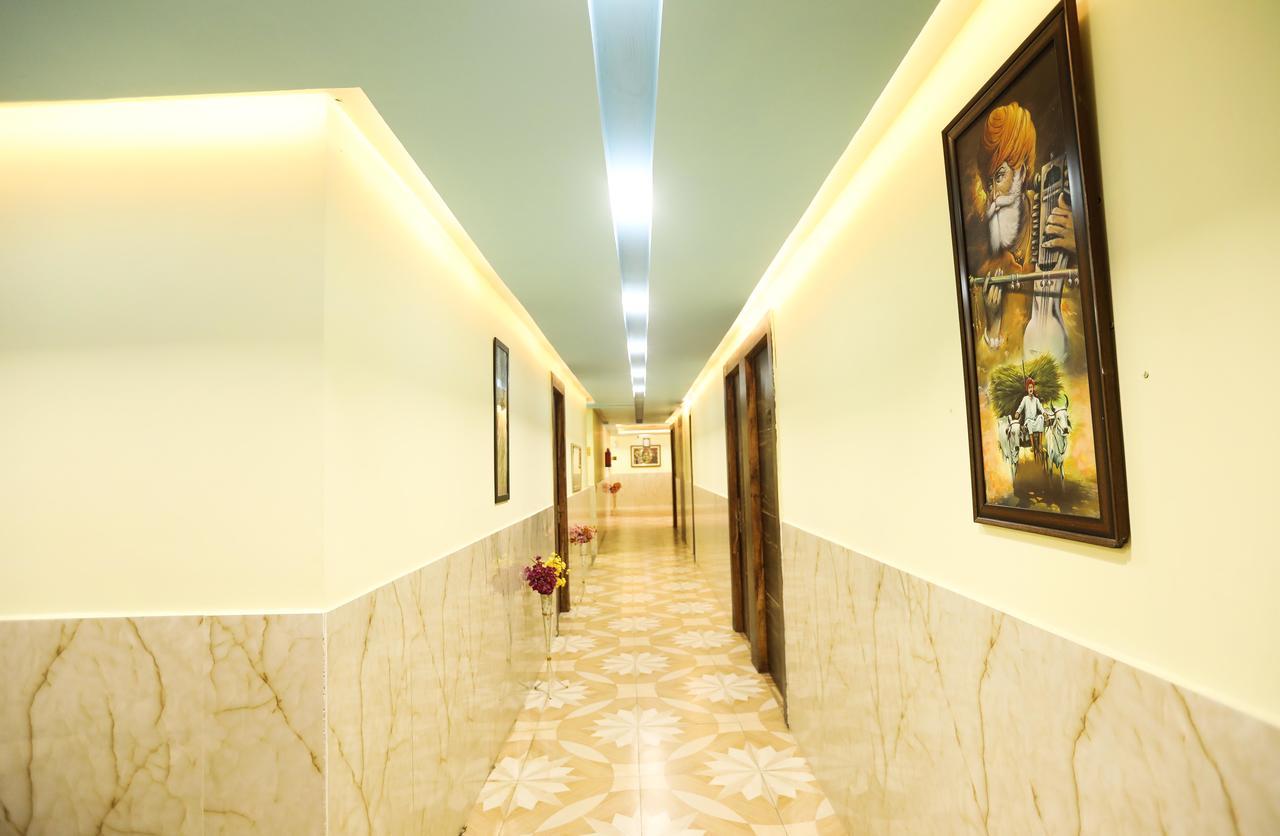 The Grand Orion Hotel Chinhat Esterno foto